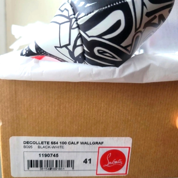 Christian Louboutin - Picture 4 of 6